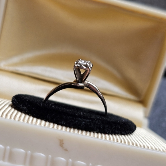 10k diamond ring size 8.5. Sizeable. Not stamped but tested 10k. This ring has b - Picture 7 of 9